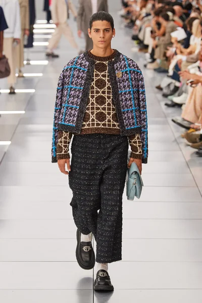 Look 24